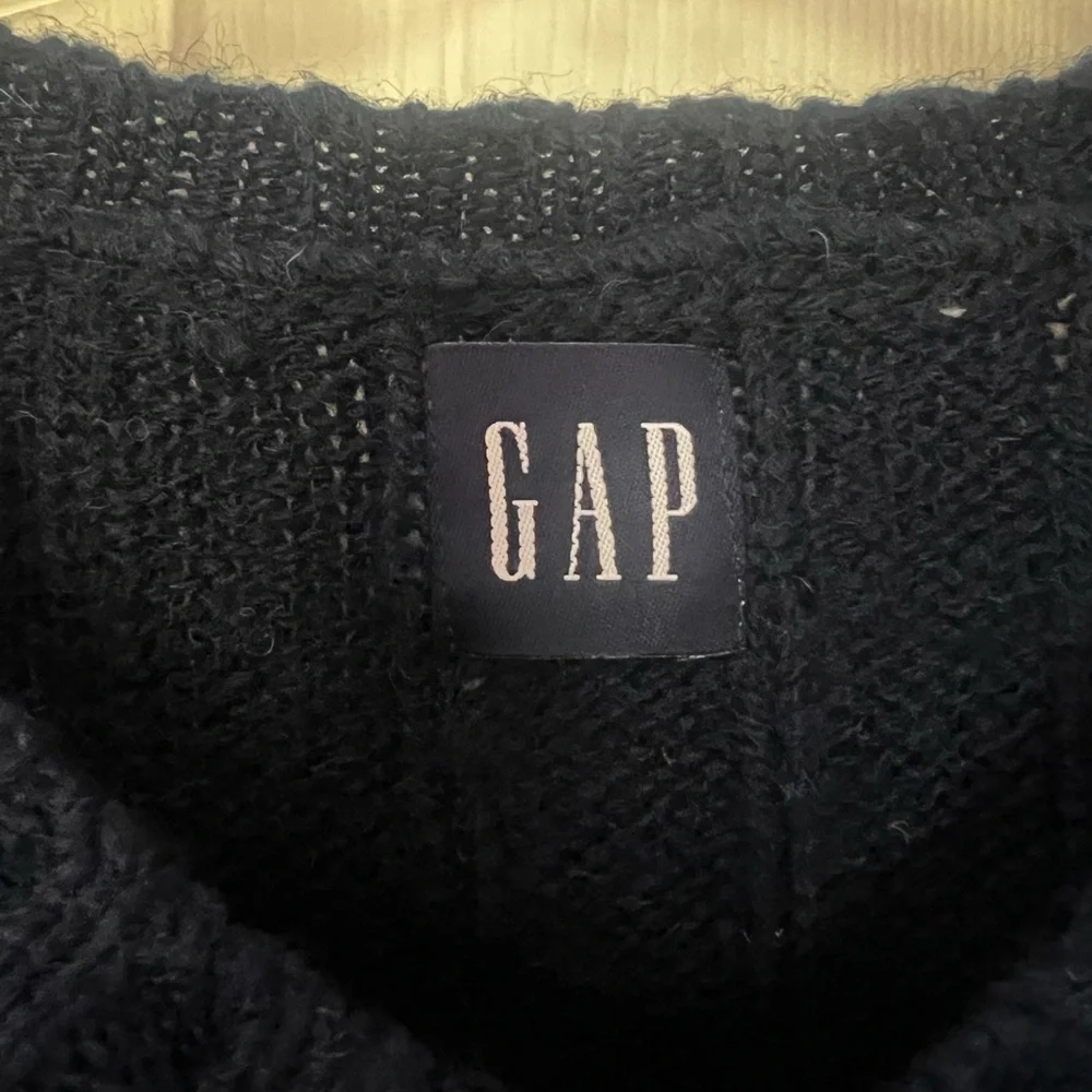 GAP Shetland Wool V-Neck‎ Sweater in Blue and Red Pattern Men's Large EUC